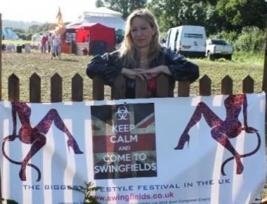 Swingfields: Ξεκίνησε το μεγαλύτερο φεστιβάλ ομαδικών συνευρέσεων στον κόσμο (φωτό, βίντεο)